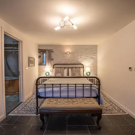 St Davids Hideaway With Roll-Top Bath & Log Burner Buitenkant foto