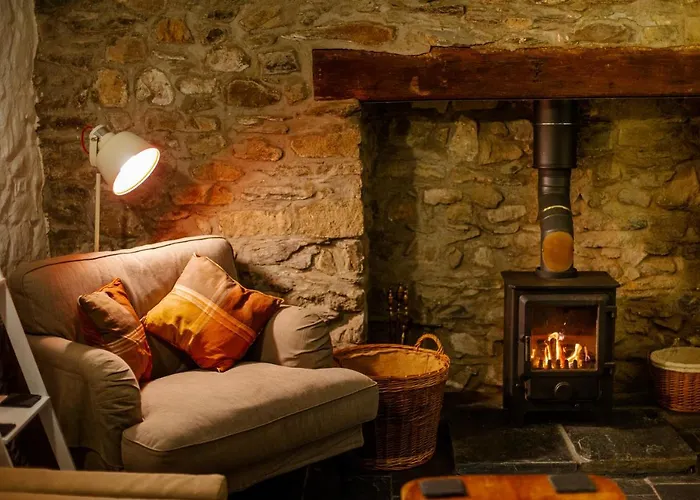 St Davids Hideaway With Roll-Top Bath & Log Burner