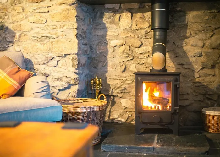 St Davids Hideaway With Roll-Top Bath & Log Burner