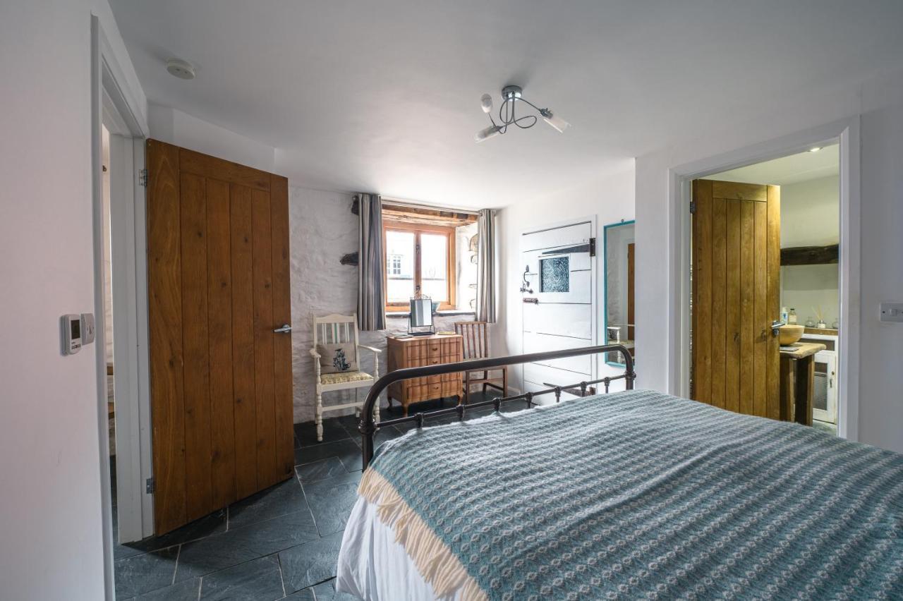 Apartment Hideaway With Roll-top Bath & Log Burner