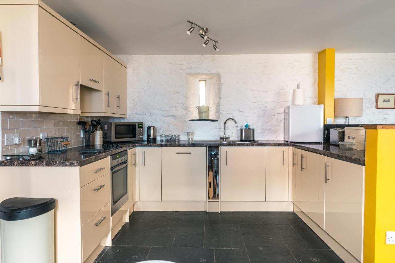 Apartment Hideaway With Roll-top Bath & Log Burner