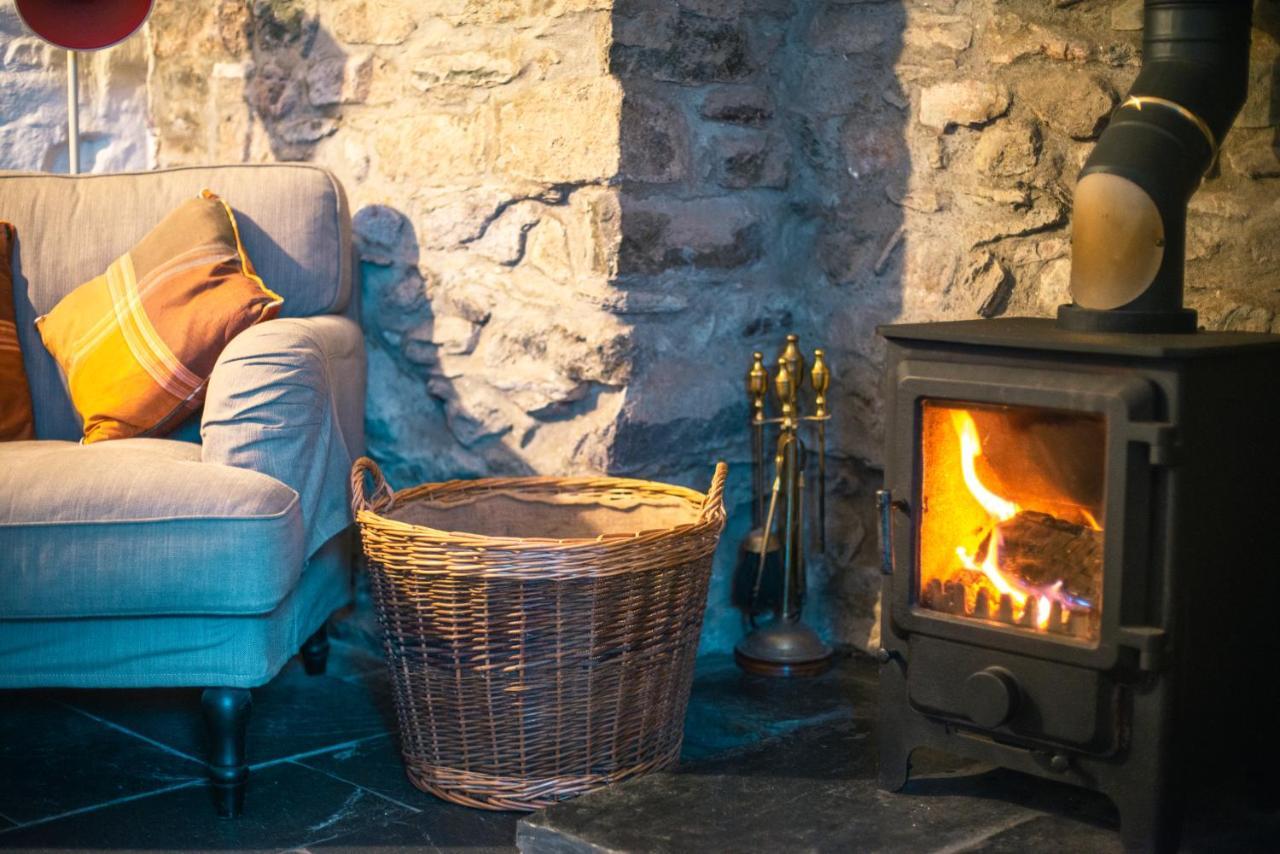 Hideaway With Roll-top Bath & Log Burner *